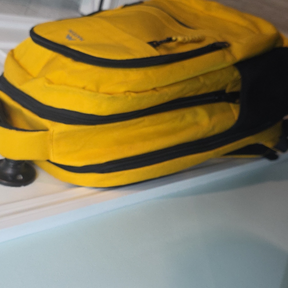 Matein Backpack - Picture 3 of 11